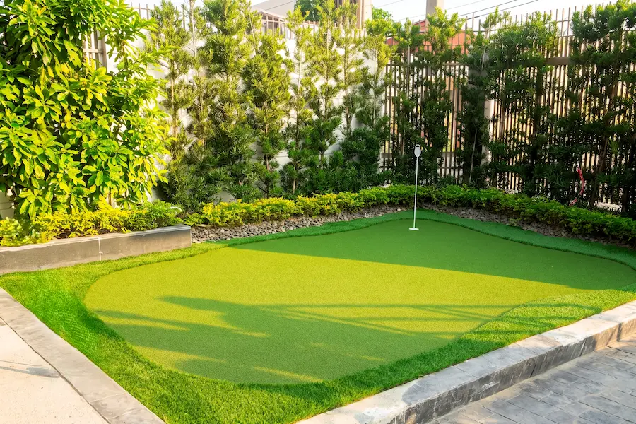 ผลงานติดตั้งหญ้าเทียม Putting Green สวนหน้าทาวน์เฮาส์ กรุงเทพฯ รุ่น GT-G1018 + GT-L1035 พื้นที่ 18 ตร.ม.